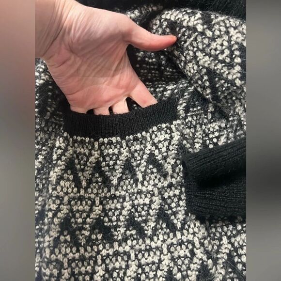 Cynthia Rowley Alpaca Wool Knee Length Open Front Cardigan
Oversized Sweater L - Picture 11 of 11